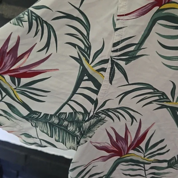 Goodfellow & Co tropical short sleeve shirt - Picture 2 of 9